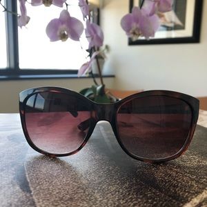 Oscar De La Renta sunglasses
